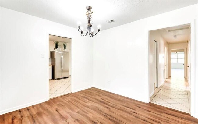 Foto del edificio - 4690 Fieldwood Ln