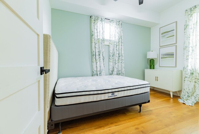 Building Photo - 33 Ashton St