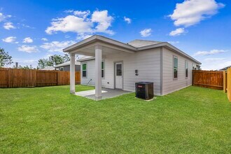 Building Photo - 15858 Berry Hl Dr