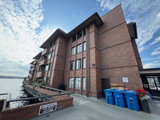 Foto del edificio - 2330 43rd Ave E