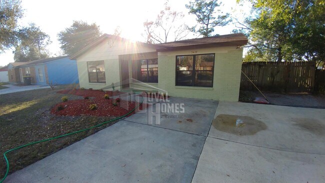 Foto del edificio - 2620 Kenwood Dr W