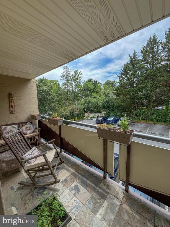Foto del edificio - 4720 Chevy Chase Dr