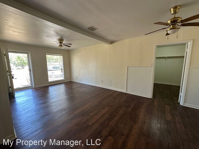 Foto del edificio - 3 br, 1 bath House - 9449 Normandie Drive