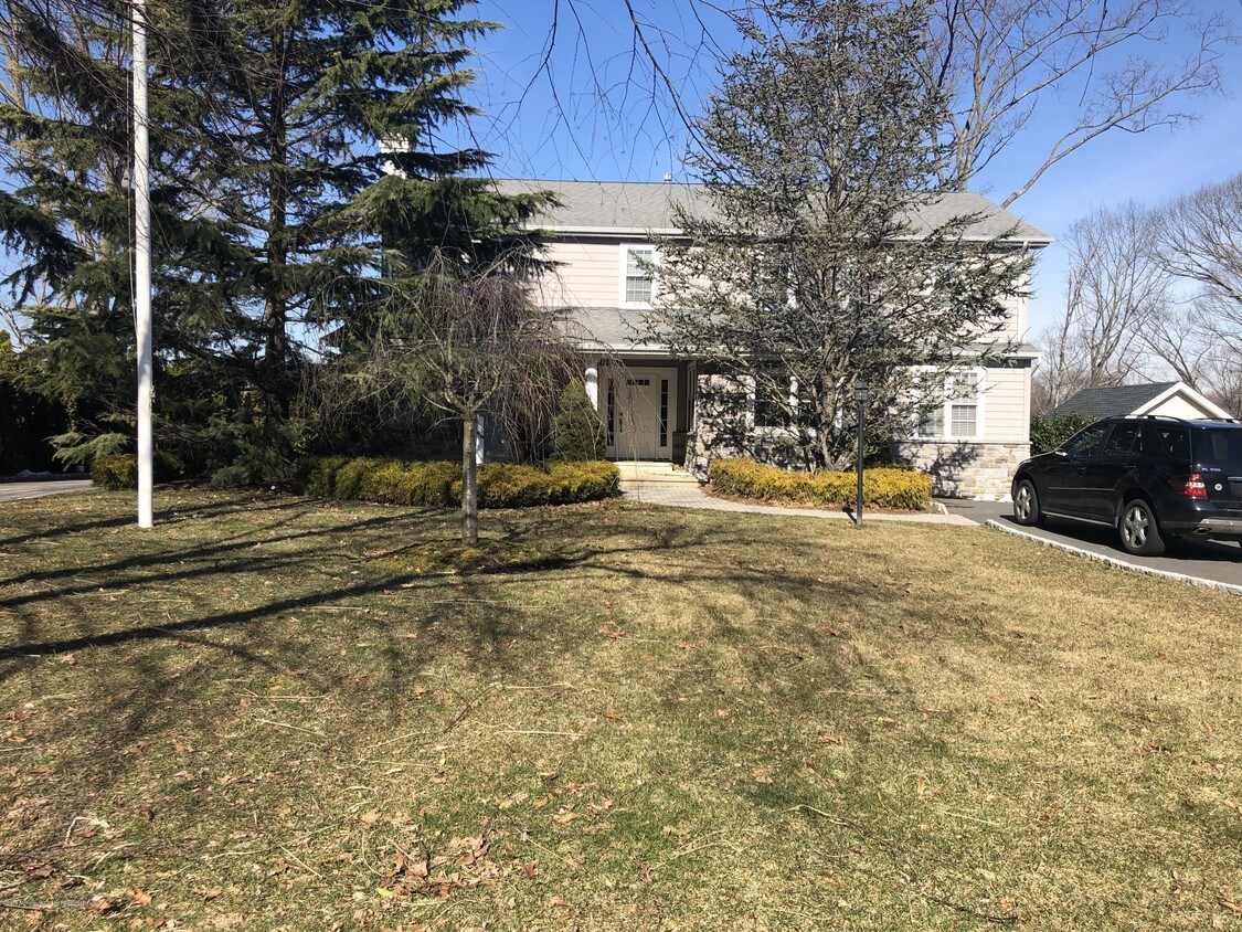 68 Wyckoff St, Matawan, NJ 07747 Townhome Rentals in Matawan NJ