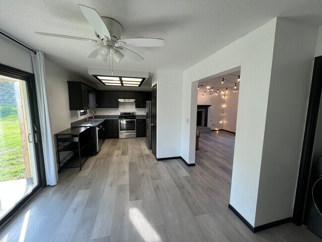 Foto del edificio - 7633 Irwin Pines Ct