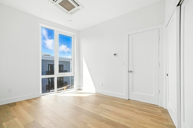 Building Photo - 38 Hichborn St