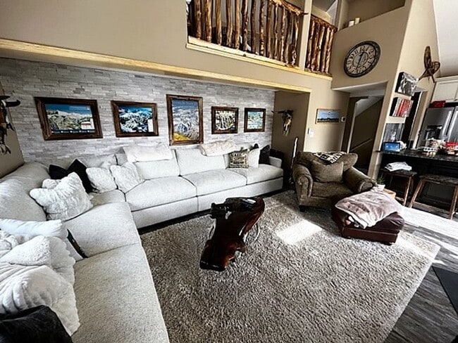 Building Photo - Summer seasonal Rental- 14B Larson Lane