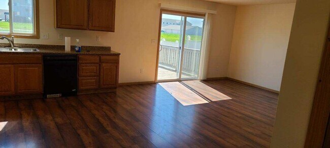 Foto del edificio - 4262 Estate Dr S