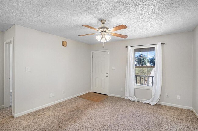 Building Photo - 1414 N Hampton Dr