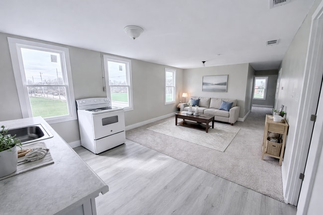 Foto del edificio - Freshly Renovated Cleveland Duplex Unit with Utilities Included