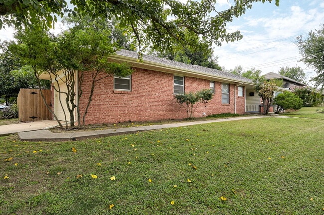Building Photo - Rollingwood Beauty!