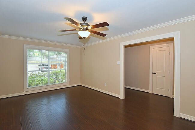 Building Photo - 5026 Park Plaza Dr