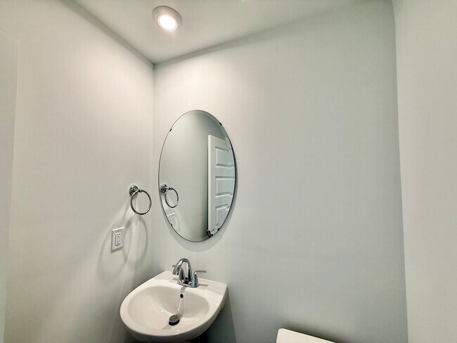 Foto del edificio - **OFFERING REFUNDABLE APPLICATION FEES & $150 MOVE IN PROMOTION** New Construction 2BD, 3BA Ralei...