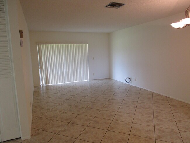 Foto del edificio - 2679 Emory Dr E