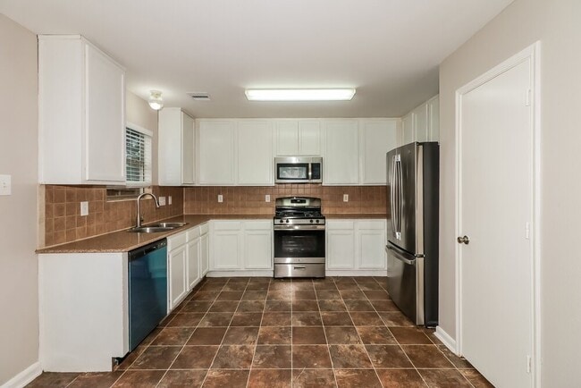 Building Photo - 20730 Dickinson Manor Ln