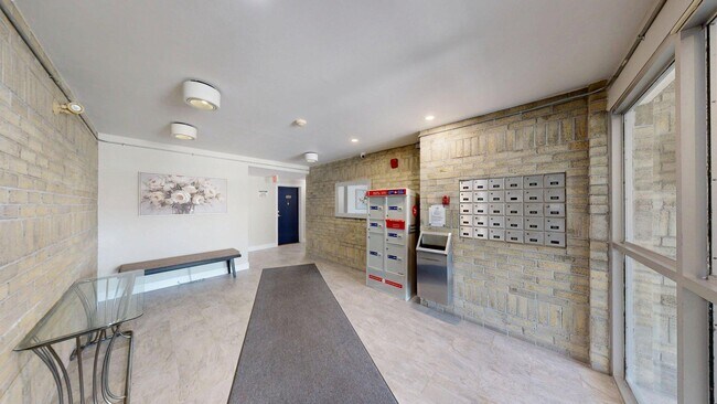 Building Photo - UPDATED TWO BEDROOM UNIT IN MILL'S LANDING COMPLEX-DEVERON CR