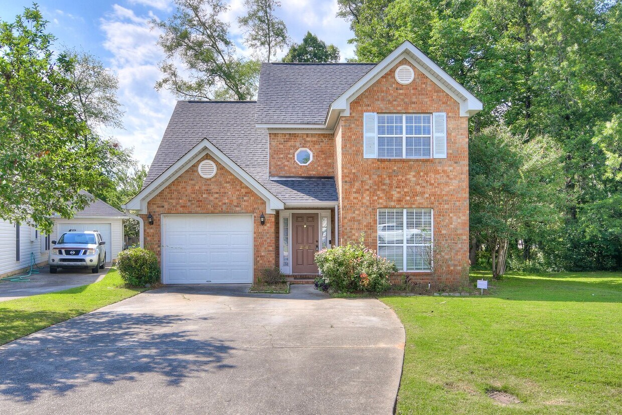 Foto principal - Brick Two Story