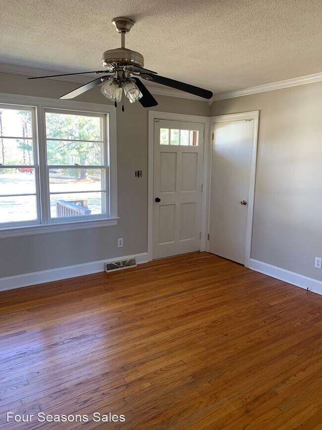 Foto del edificio - 3 br, 1 bath House - 9276 Red Oak Blvd