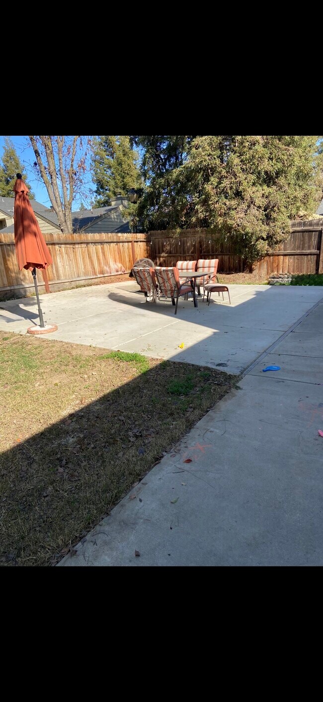 Foto del edificio - 1016 E Quincy Ave