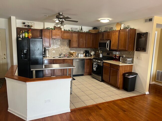 Kitchen - 8000 Kilpatrick Ave