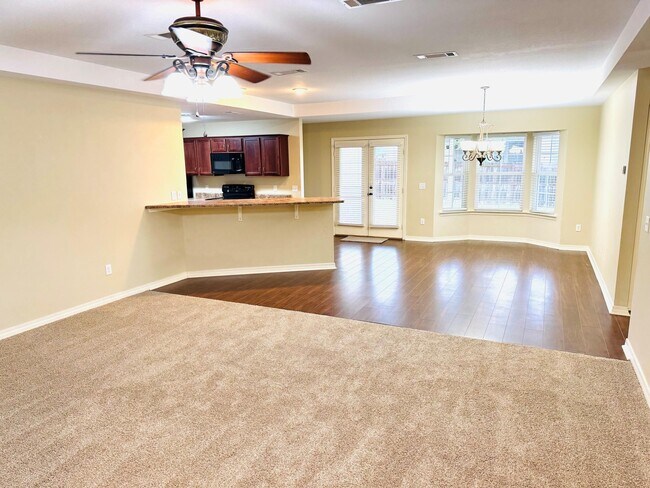Foto del edificio - 594 Hunters Ridge Rd