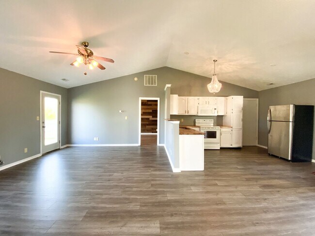 Foto del edificio - Three Bedroom West Lafayette