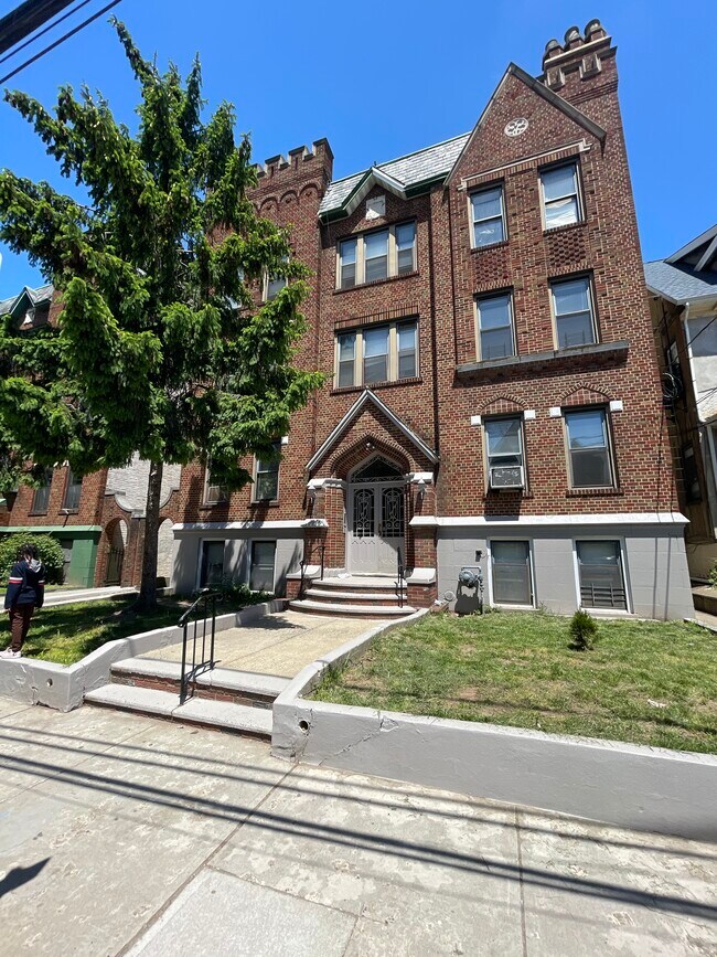 Foto del edificio - 166 Jewett Ave