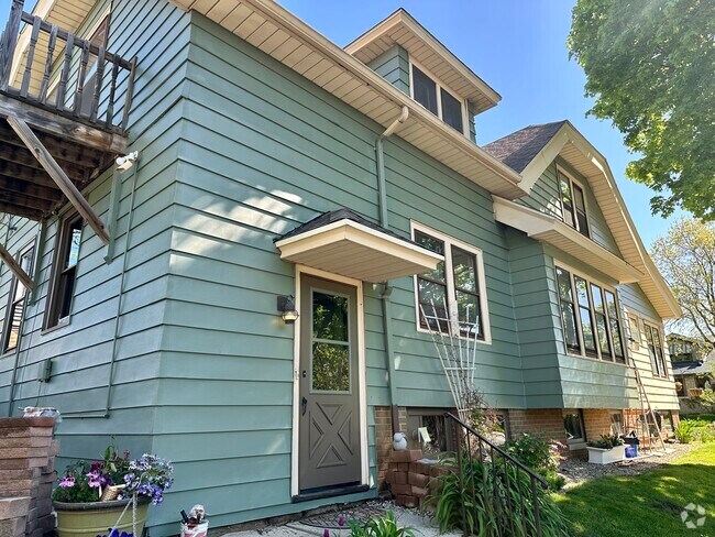 Building Photo - 2203 N 57th St