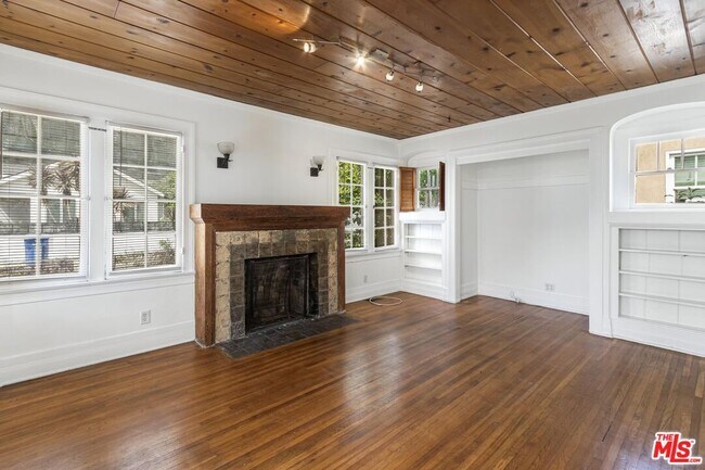 Building Photo - 3860 Goldwyn Terrace