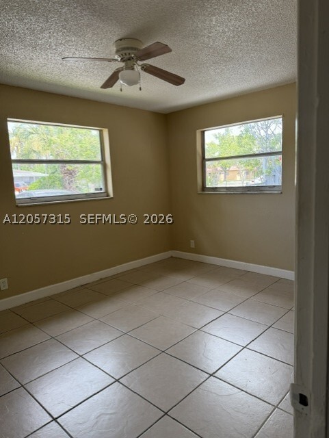 Building Photo - 1112 NW 5th Ct
