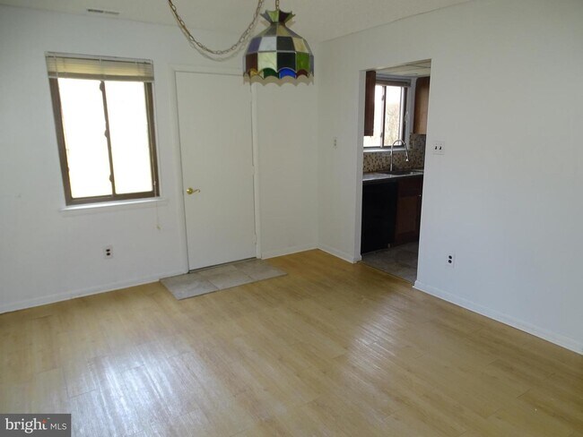 Building Photo - 4902 Oxford Ct