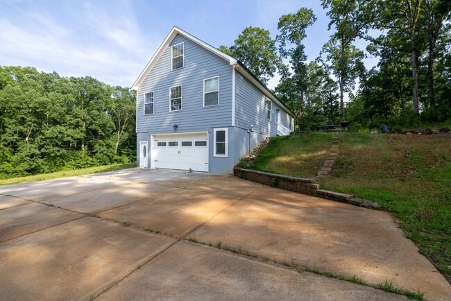 Building Photo - 242 Newport Dr