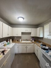 Building Photo - 421 Cedarvalley Dr