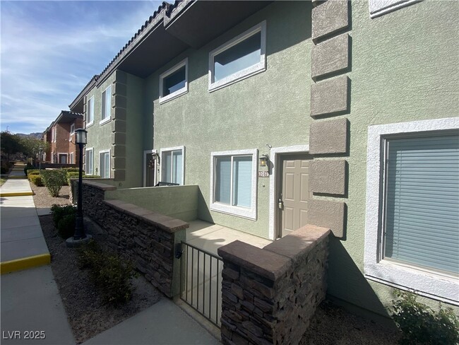 Building Photo - 10519 Gold Shadow Ave