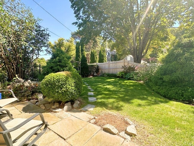 Building Photo - Winter Rental: Available Oct. 1-May 31 (Ut...