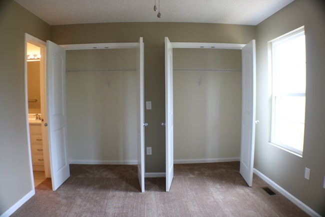 Building Photo - 12 Sugar Maple Ln