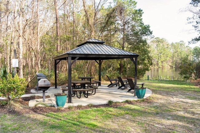 Building Photo - 2 Bedroom 1 Bath Condo in Park West - Moun...