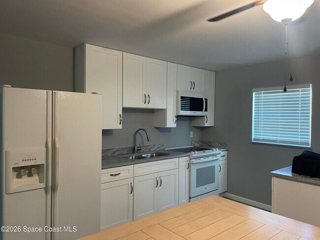 Foto del edificio - 3600 Aurora Rd