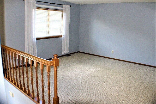 Building Photo - 38128 Hixford Pl