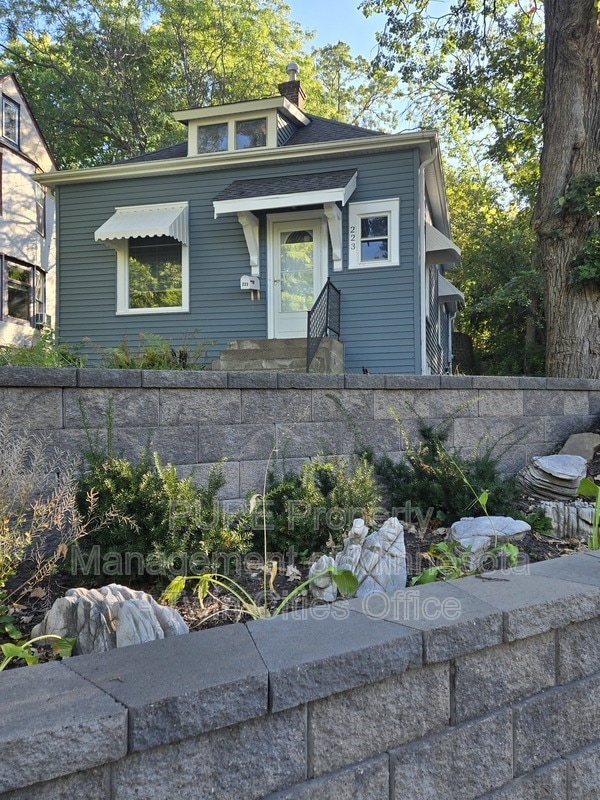 Building Photo - 223 Warwick St SE