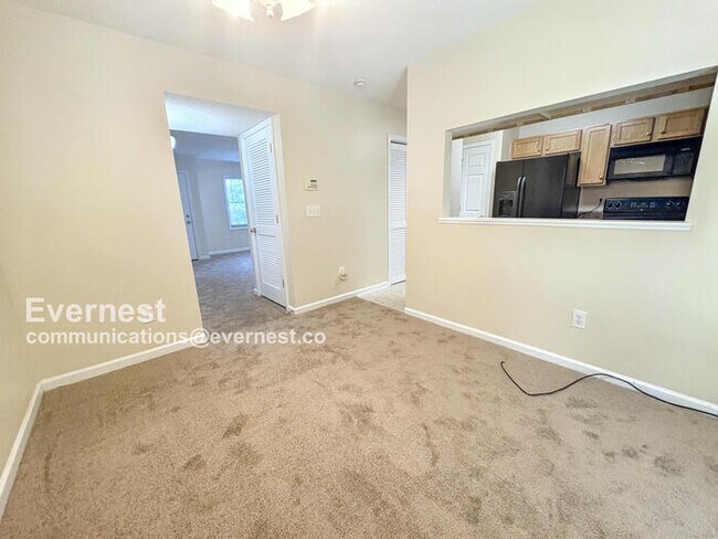 Foto del edificio - 5229 Falling Creek Ln