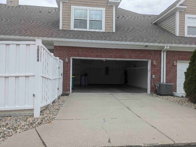 Building Photo - 15554 Smithfield Dr