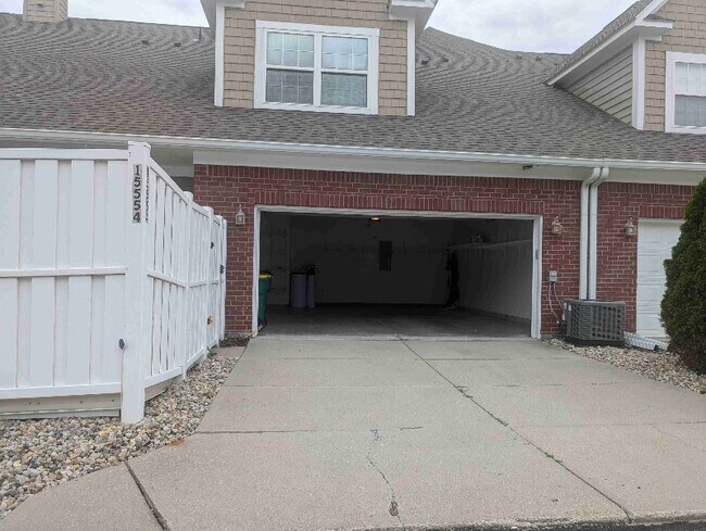 Foto del edificio - 15554 Smithfield Dr