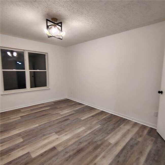 Foto del edificio - 3129 Glen Flora Way