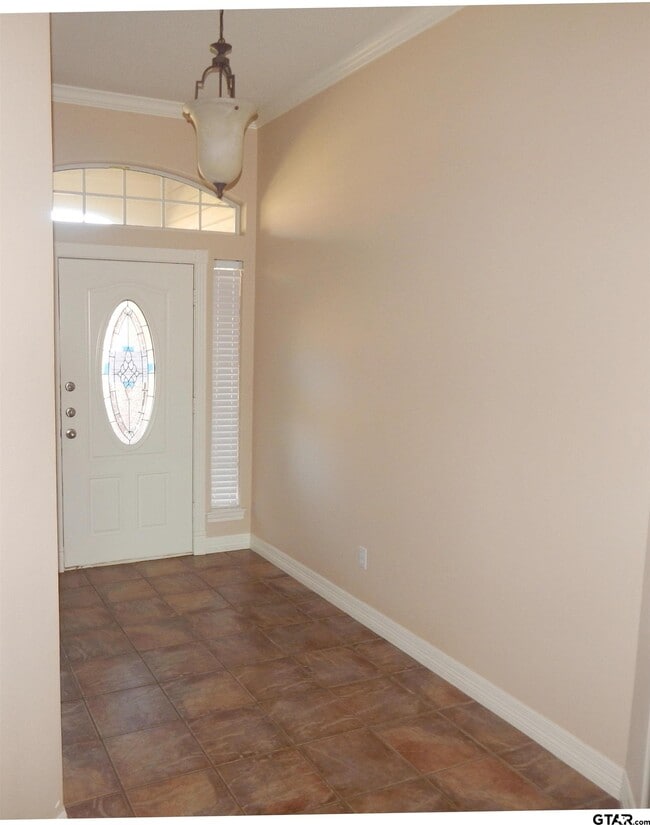 Building Photo - 16554 Beauregard Dr