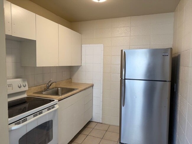 Building Photo - 1728 Broadway St