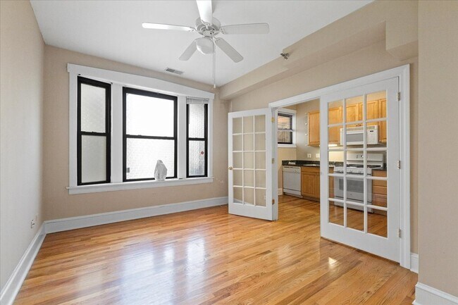 Foto del edificio - 3706 N Sheffield Ave