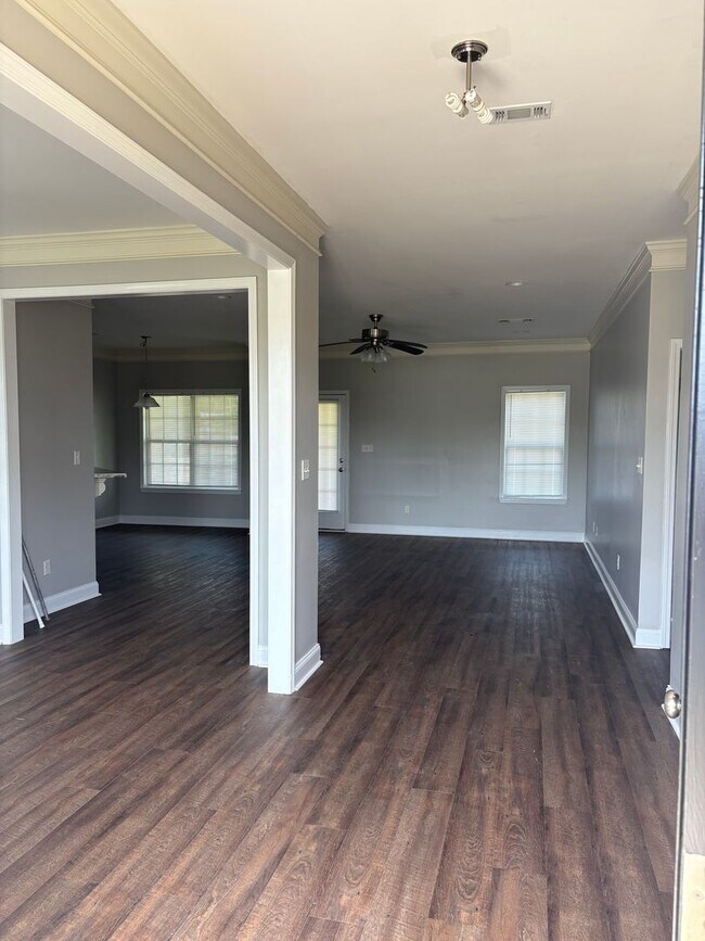 Foto del edificio - 162 White Oak Drive