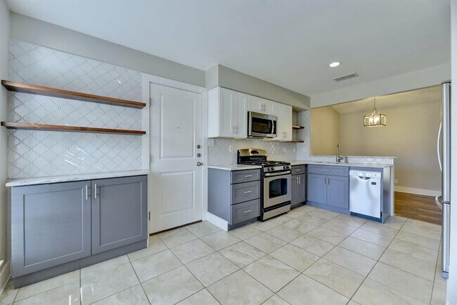 Foto del edificio - 500 Thistlewood Dr