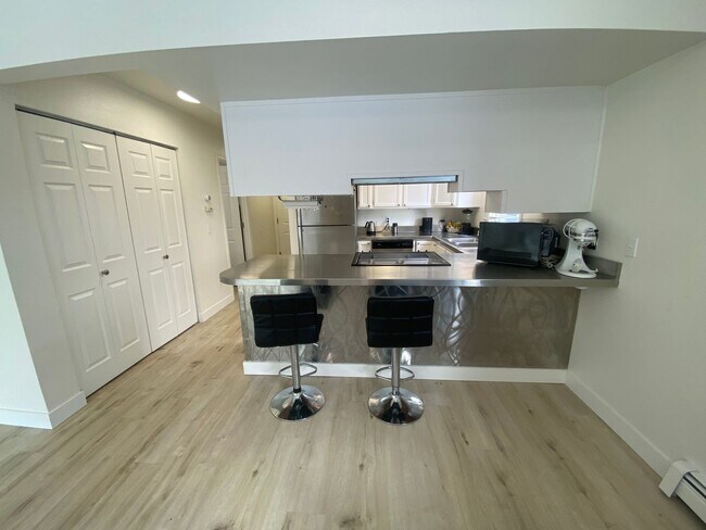 Foto del edificio - Well maintained 2 bed, 1.5 Bath Townhouse in West Anchorage!